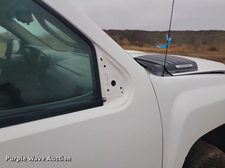 image for item JG9692 2013 Chevrolet Silverado 2500HD  Crew Cab pickup truck