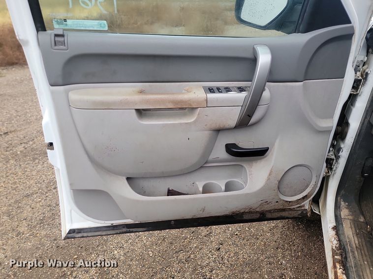 image for item JG9692 2013 Chevrolet Silverado 2500HD  Crew Cab pickup truck