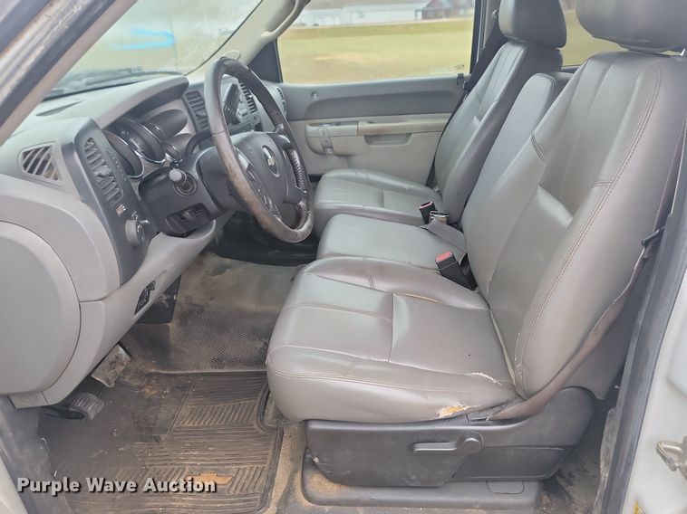 image for item JG9692 2013 Chevrolet Silverado 2500HD  Crew Cab pickup truck