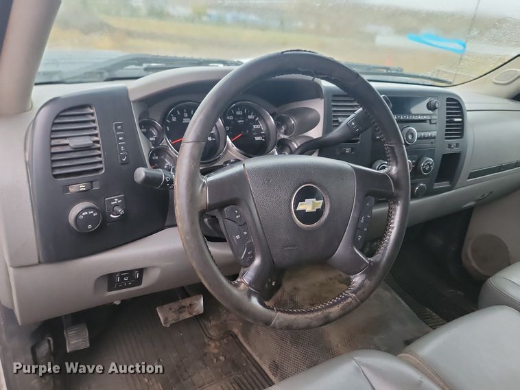 image for item JG9692 2013 Chevrolet Silverado 2500HD  Crew Cab pickup truck