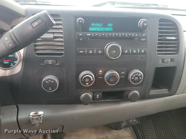 image for item JG9692 2013 Chevrolet Silverado 2500HD  Crew Cab pickup truck