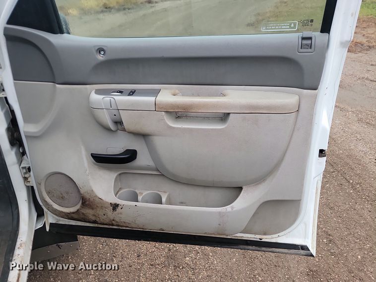 image for item JG9692 2013 Chevrolet Silverado 2500HD  Crew Cab pickup truck