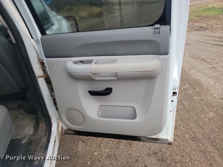 image for item JG9692 2013 Chevrolet Silverado 2500HD  Crew Cab pickup truck