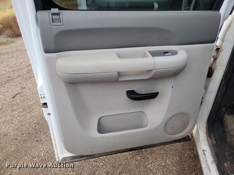 image for item JG9692 2013 Chevrolet Silverado 2500HD  Crew Cab pickup truck