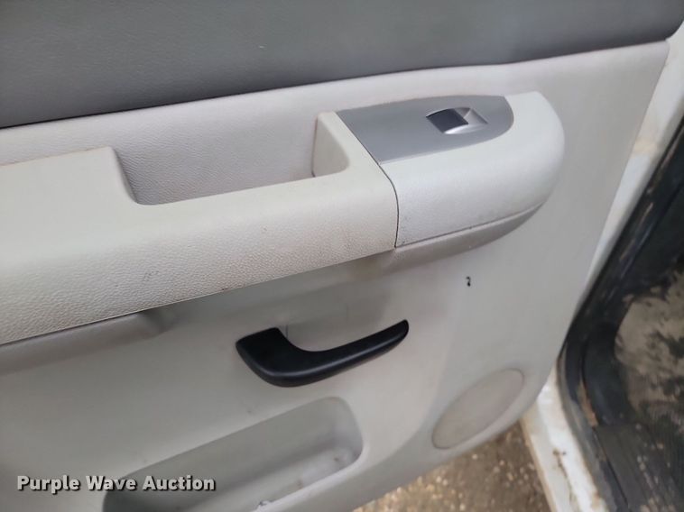 image for item JG9692 2013 Chevrolet Silverado 2500HD  Crew Cab pickup truck