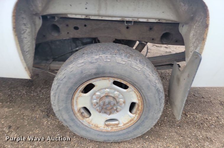 image for item JG9692 2013 Chevrolet Silverado 2500HD  Crew Cab pickup truck