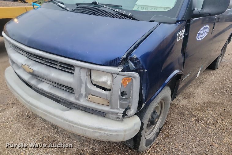 image for item JG9695 2000 Chevrolet Express 2500  van