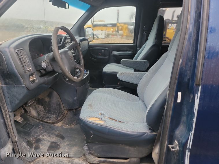 image for item JG9695 2000 Chevrolet Express 2500  van