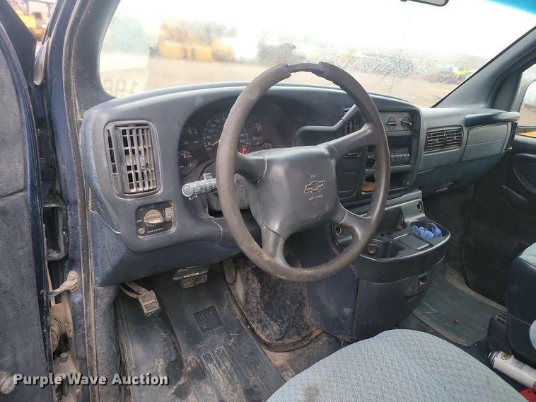 image for item JG9695 2000 Chevrolet Express 2500  van