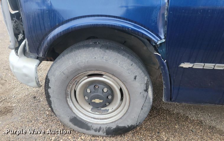 image for item JG9695 2000 Chevrolet Express 2500  van