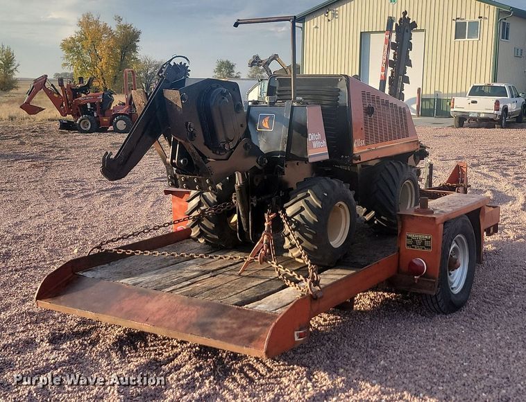 image for item JG9699 2013 Ditch Witch 410SX  trencher