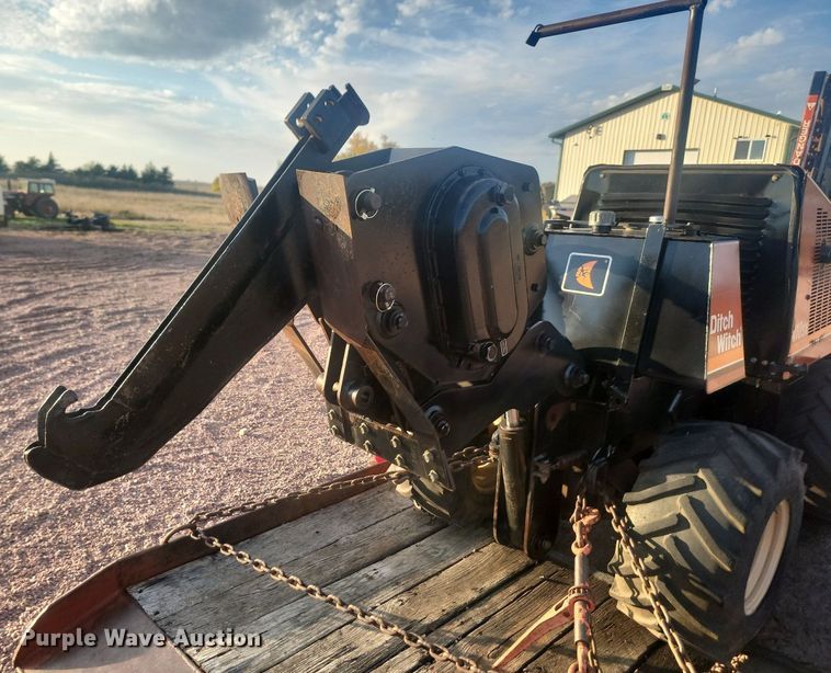 image for item JG9699 2013 Ditch Witch 410SX  trencher