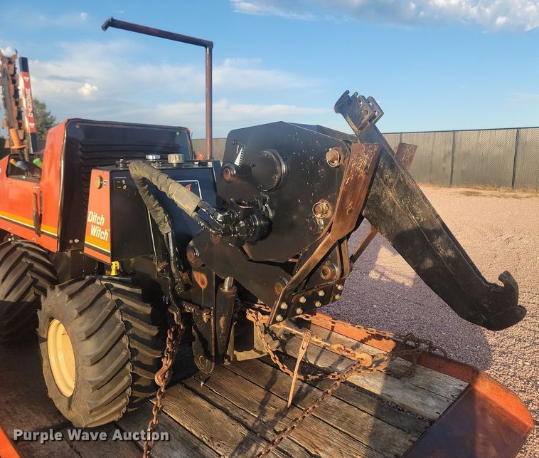image for item JG9699 2013 Ditch Witch 410SX  trencher