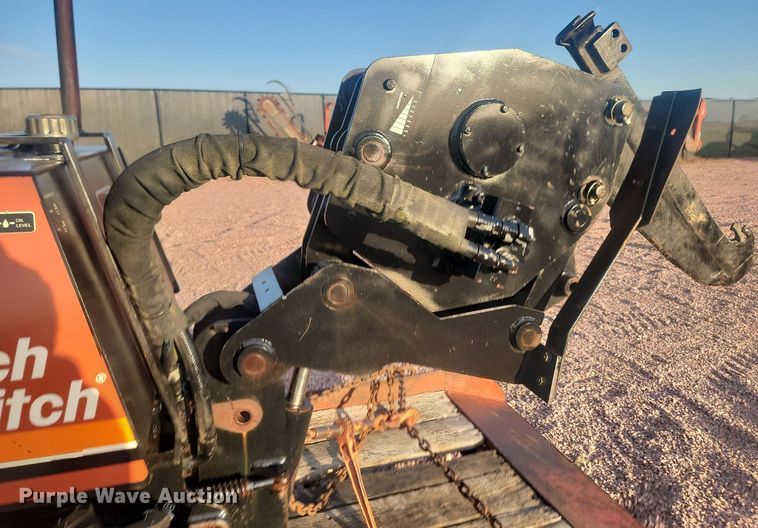 image for item JG9699 2013 Ditch Witch 410SX  trencher