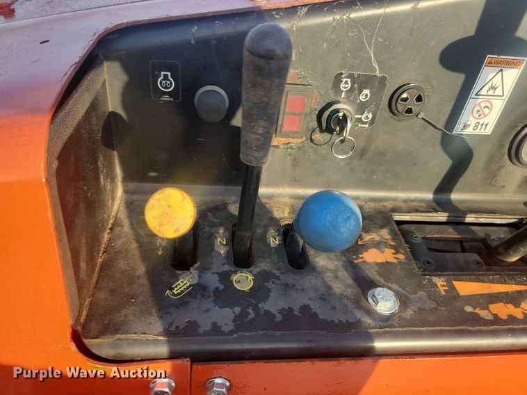 image for item JG9699 2013 Ditch Witch 410SX  trencher