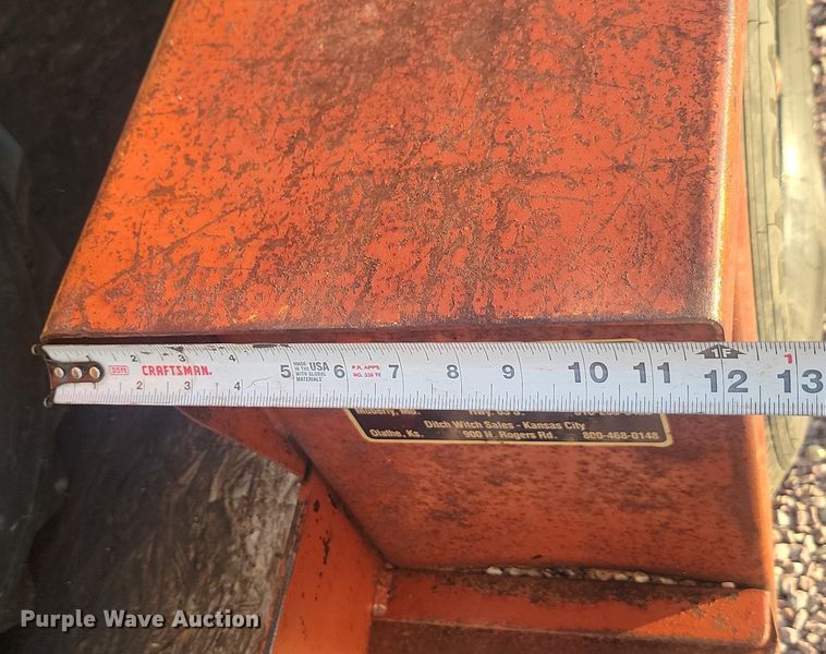 image for item JG9699 2013 Ditch Witch 410SX  trencher