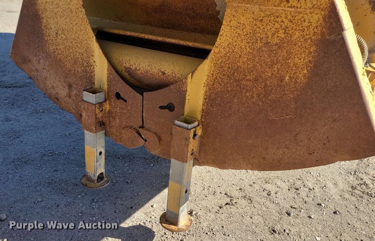 image for item JG9730 1985 Load King  bottom dump trailer