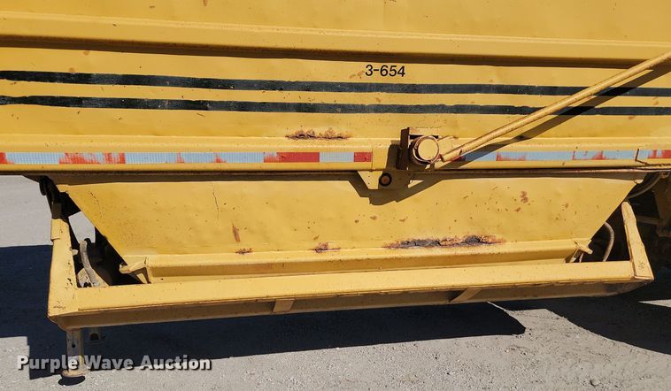 image for item JG9730 1985 Load King  bottom dump trailer