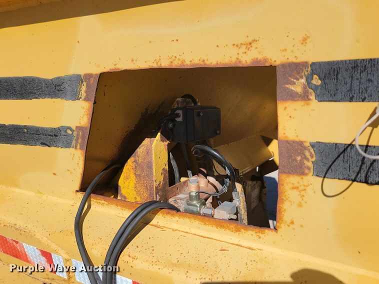 image for item JG9730 1985 Load King  bottom dump trailer