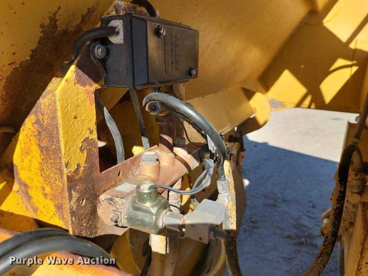 image for item JG9730 1985 Load King  bottom dump trailer