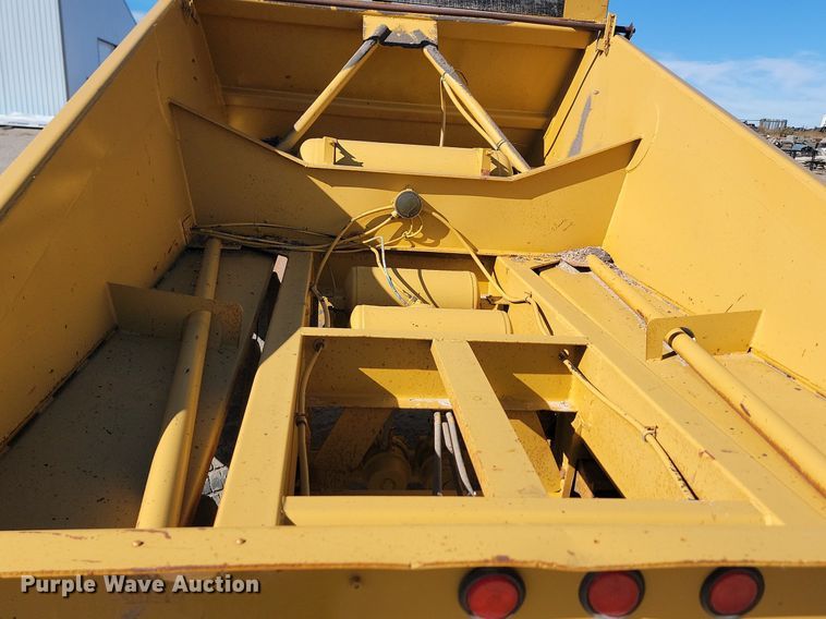 image for item JG9730 1985 Load King  bottom dump trailer