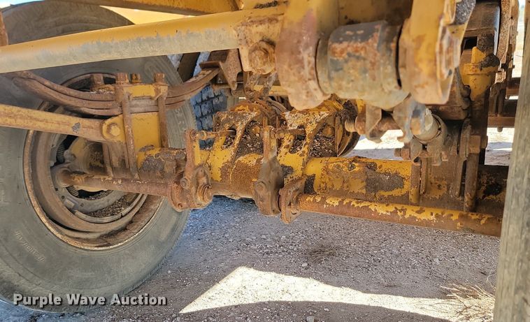 image for item JG9730 1985 Load King  bottom dump trailer