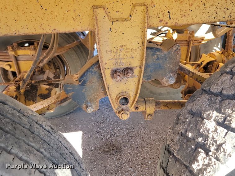 image for item JG9730 1985 Load King  bottom dump trailer