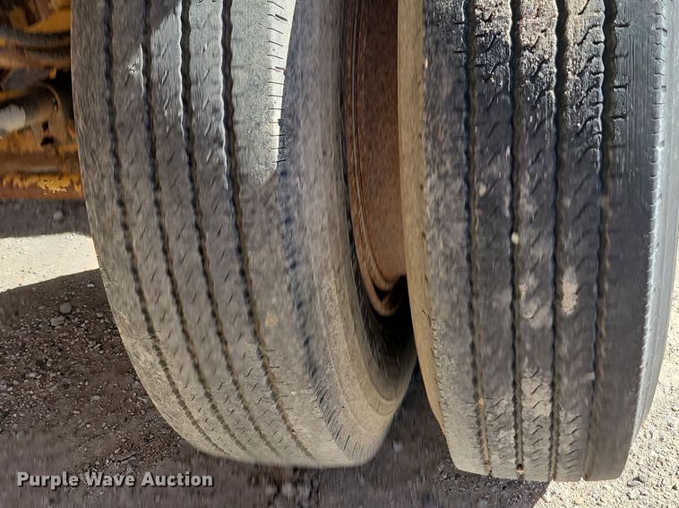 image for item JG9730 1985 Load King  bottom dump trailer