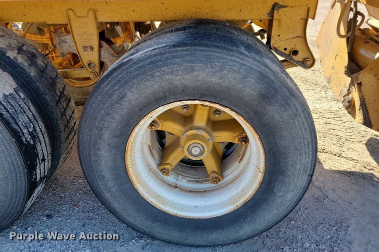 image for item JG9730 1985 Load King  bottom dump trailer