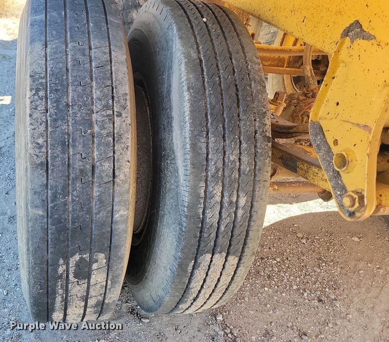 image for item JG9730 1985 Load King  bottom dump trailer