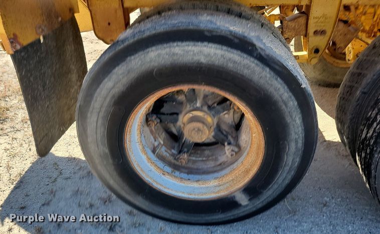 image for item JG9730 1985 Load King  bottom dump trailer