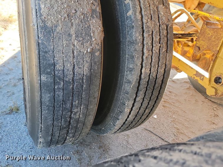 image for item JG9730 1985 Load King  bottom dump trailer