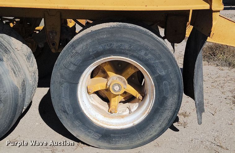 image for item JG9730 1985 Load King  bottom dump trailer