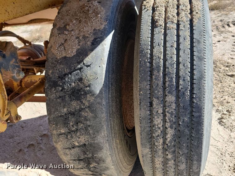 image for item JG9730 1985 Load King  bottom dump trailer