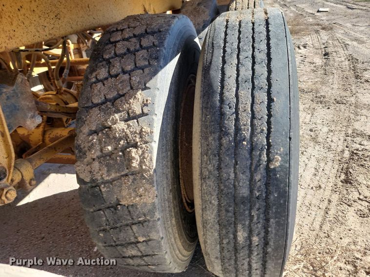 image for item JG9730 1985 Load King  bottom dump trailer