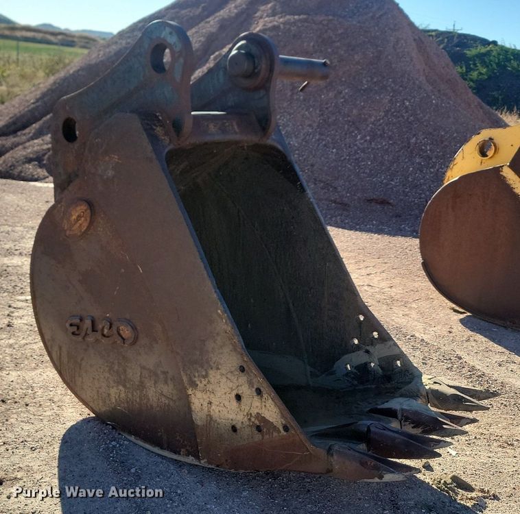 image for item JG9734 Esco  excavator bucket