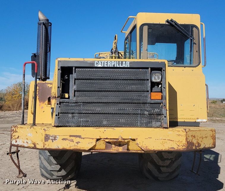 image for item JG9735 1999 Caterpillar 615C Series II  elevating scraper