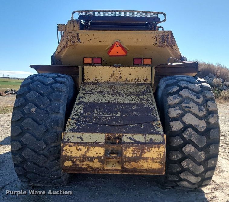 image for item JG9735 1999 Caterpillar 615C Series II  elevating scraper