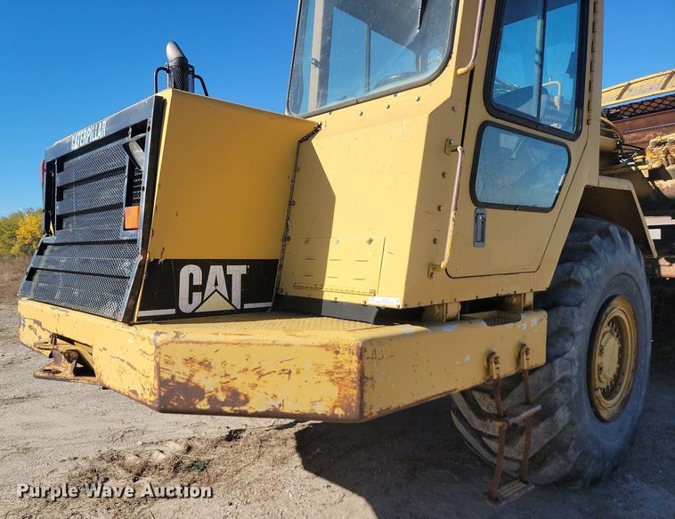 image for item JG9735 1999 Caterpillar 615C Series II  elevating scraper