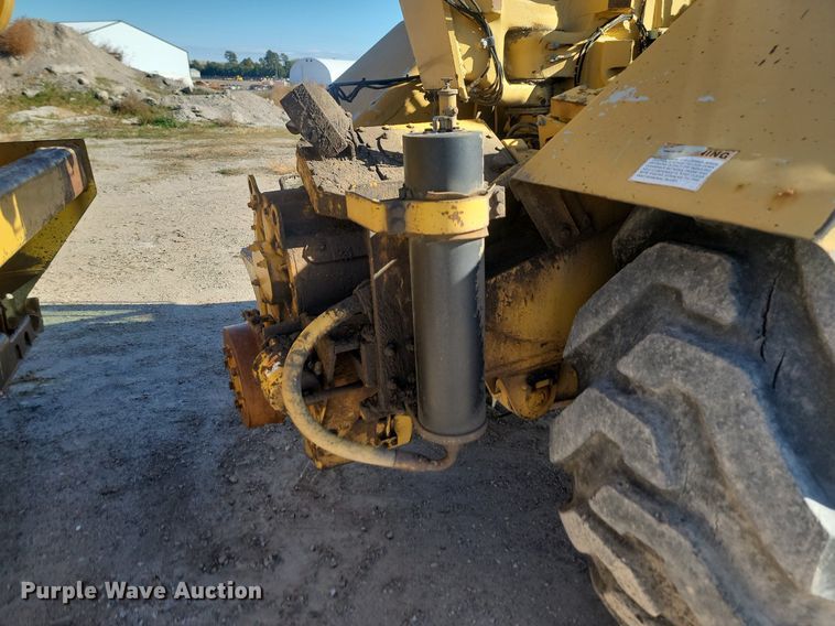 image for item JG9735 1999 Caterpillar 615C Series II  elevating scraper