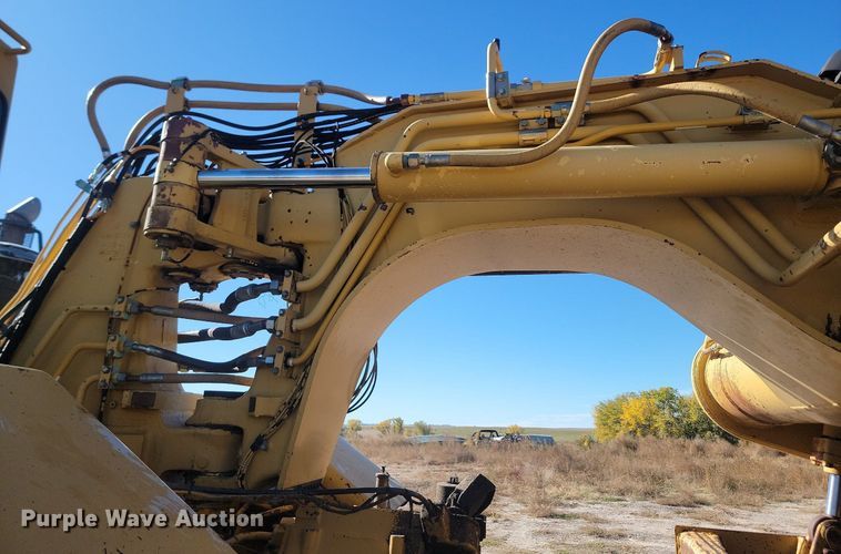 image for item JG9735 1999 Caterpillar 615C Series II  elevating scraper