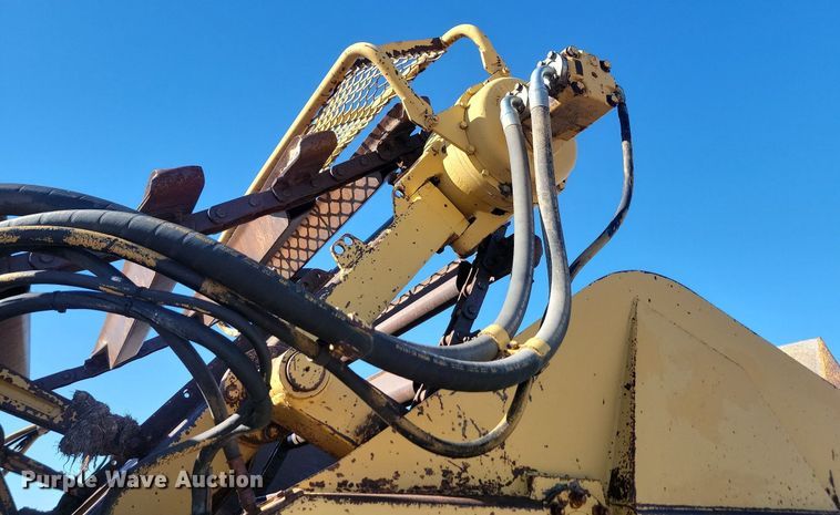 image for item JG9735 1999 Caterpillar 615C Series II  elevating scraper