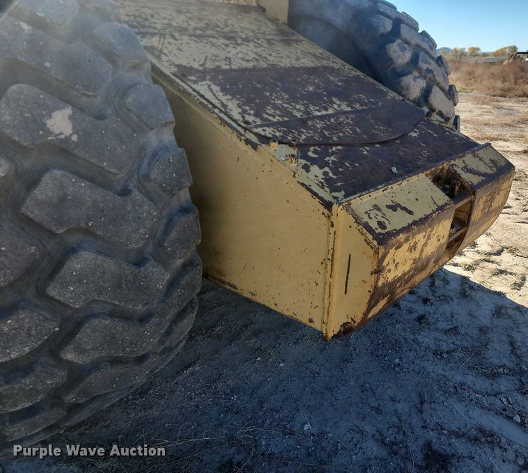 image for item JG9735 1999 Caterpillar 615C Series II  elevating scraper