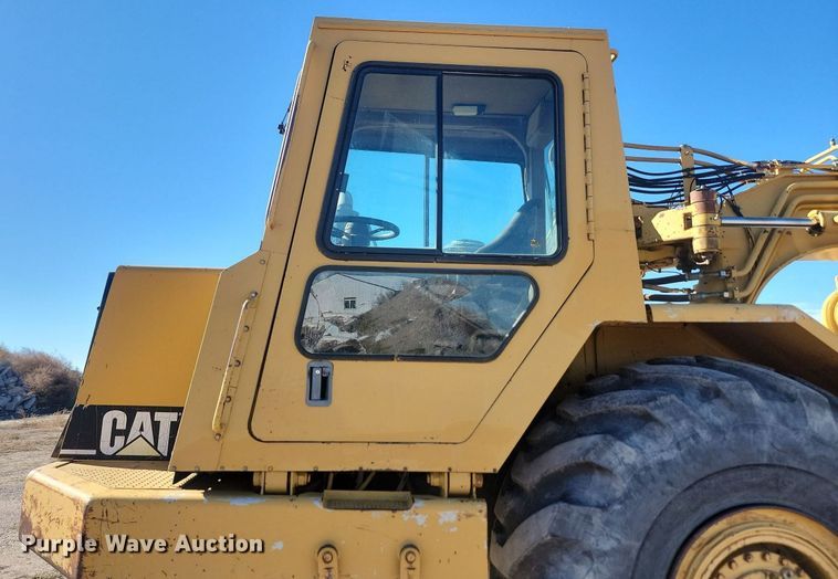 image for item JG9735 1999 Caterpillar 615C Series II  elevating scraper