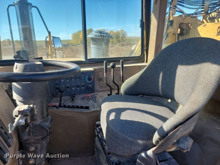 image for item JG9735 1999 Caterpillar 615C Series II  elevating scraper