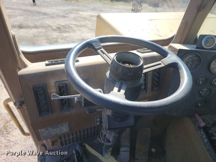 image for item JG9735 1999 Caterpillar 615C Series II  elevating scraper