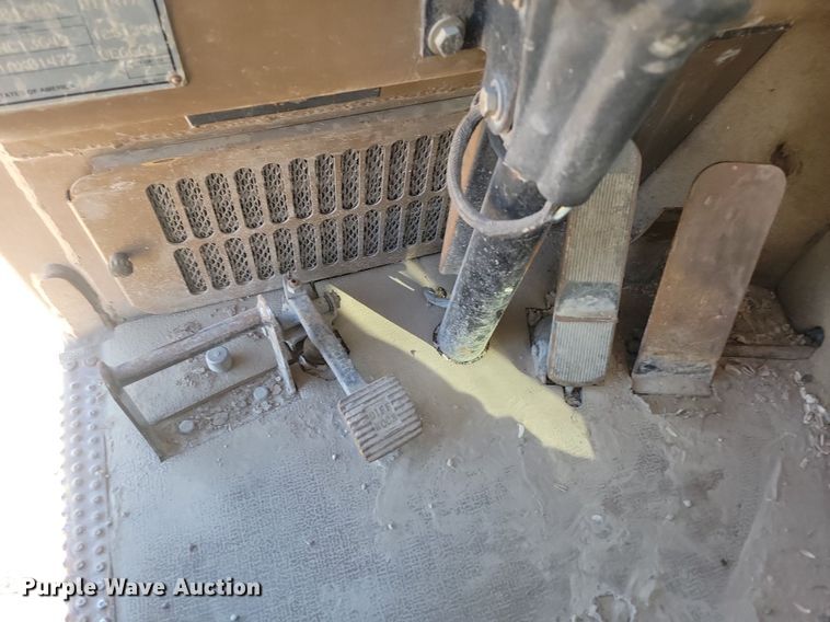 image for item JG9735 1999 Caterpillar 615C Series II  elevating scraper