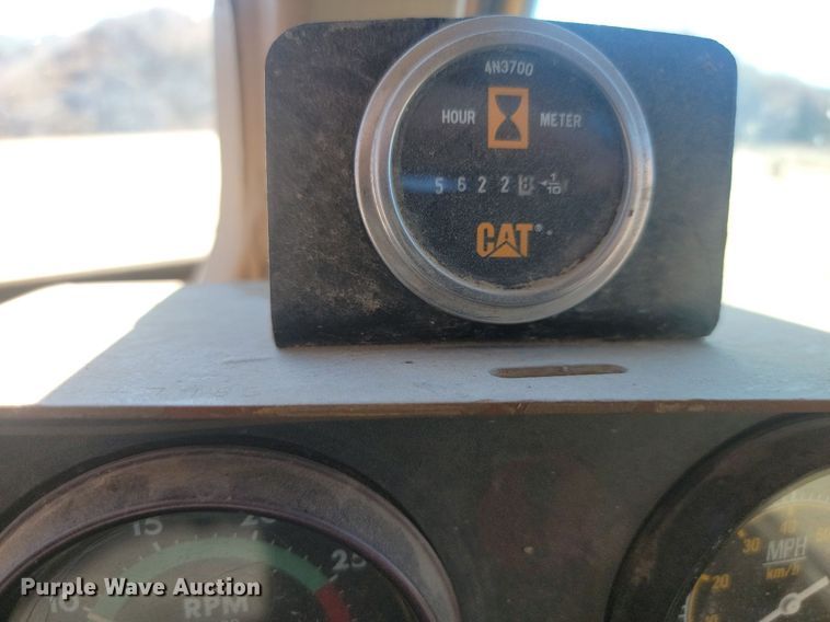 image for item JG9735 1999 Caterpillar 615C Series II  elevating scraper