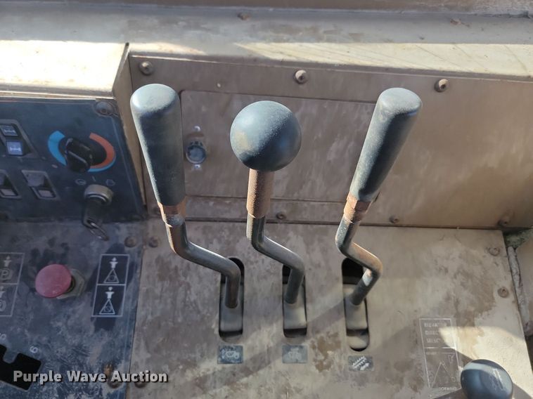 image for item JG9735 1999 Caterpillar 615C Series II  elevating scraper