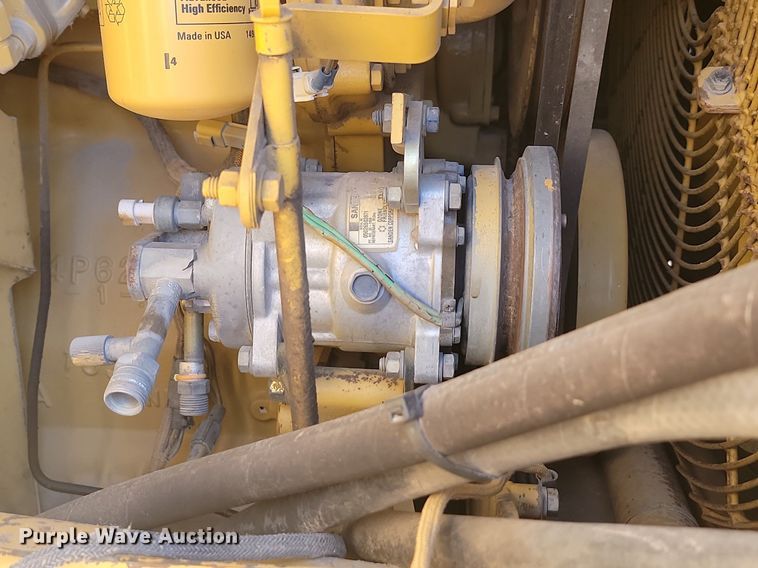 image for item JG9735 1999 Caterpillar 615C Series II  elevating scraper